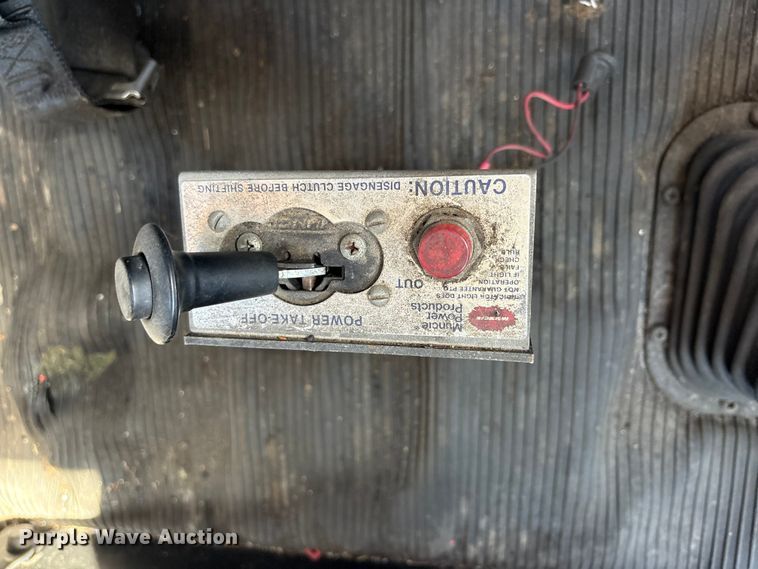 image for item ET7098 2005 Kenworth T300 digger derrick truck