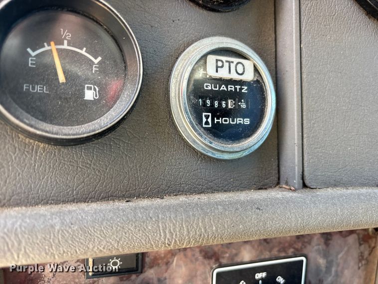 image for item ET7098 2005 Kenworth T300 digger derrick truck