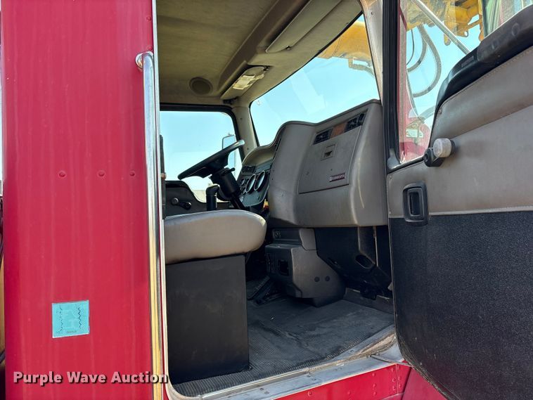 image for item ET7098 2005 Kenworth T300 digger derrick truck