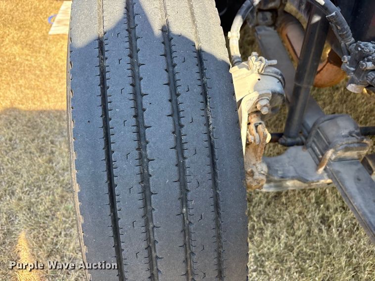 image for item ET7098 2005 Kenworth T300 digger derrick truck