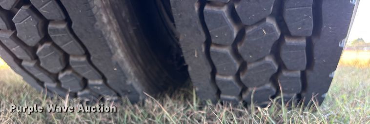 image for item ET7098 2005 Kenworth T300 digger derrick truck