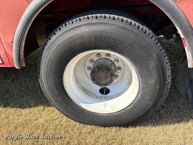 image for item ET7098 2005 Kenworth T300 digger derrick truck