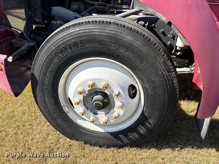 image for item ET7098 2005 Kenworth T300 digger derrick truck