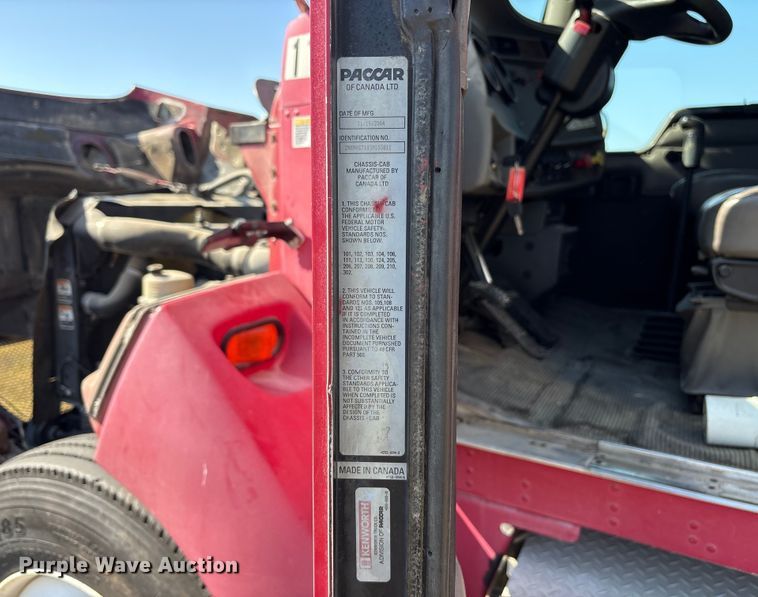 image for item ET7098 2005 Kenworth T300 digger derrick truck