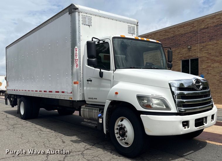 image for item ET8518 2017 Hino 268 box truck