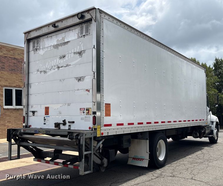 image for item ET8518 2017 Hino 268 box truck