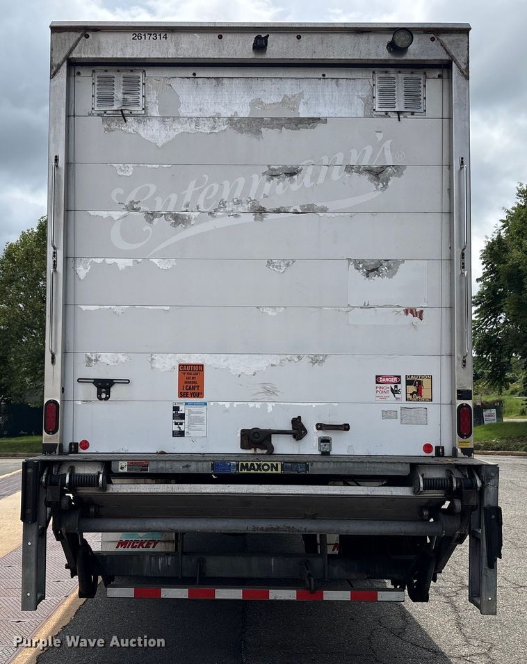 image for item ET8518 2017 Hino 268 box truck