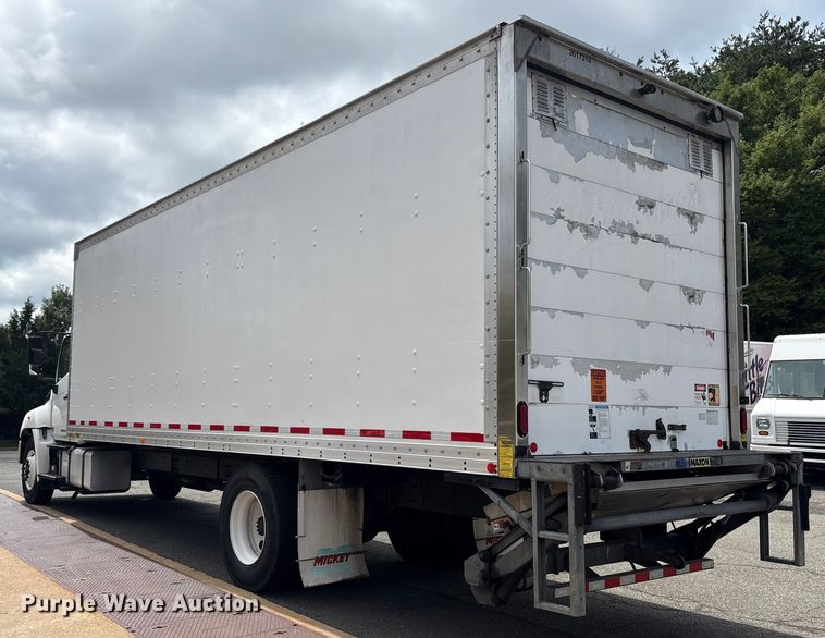 image for item ET8518 2017 Hino 268 box truck