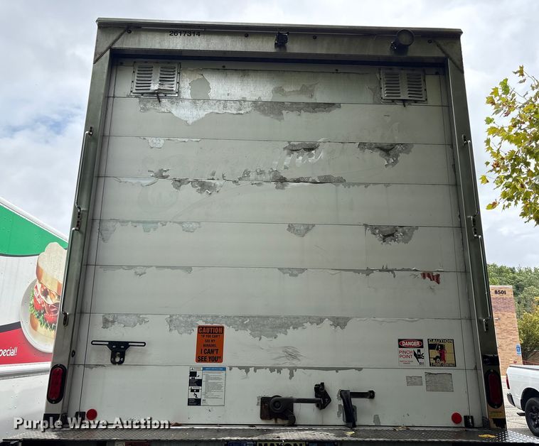 image for item ET8518 2017 Hino 268 box truck