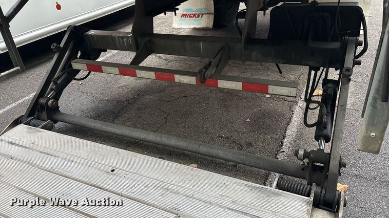 image for item ET8518 2017 Hino 268 box truck