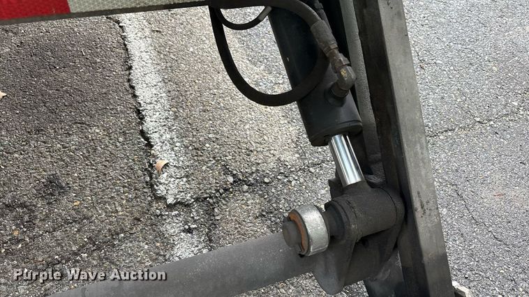 image for item ET8518 2017 Hino 268 box truck