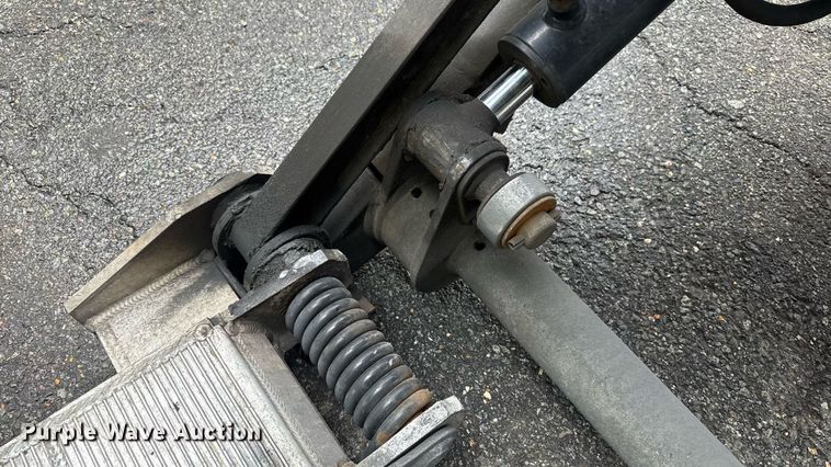 image for item ET8518 2017 Hino 268 box truck