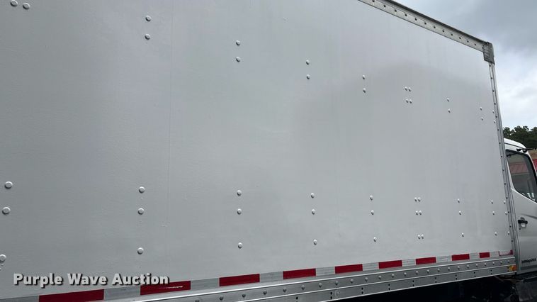 image for item ET8518 2017 Hino 268 box truck