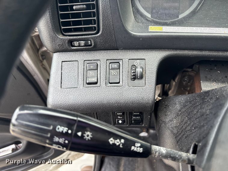 image for item ET8518 2017 Hino 268 box truck