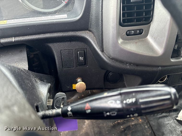 image for item ET8518 2017 Hino 268 box truck