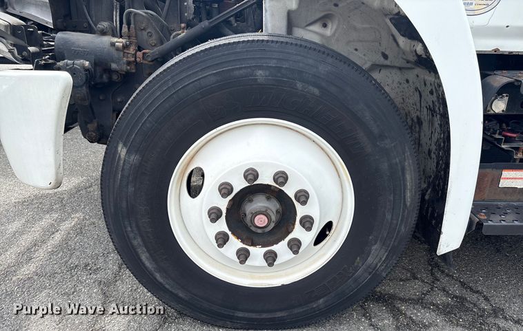 image for item ET8518 2017 Hino 268 box truck