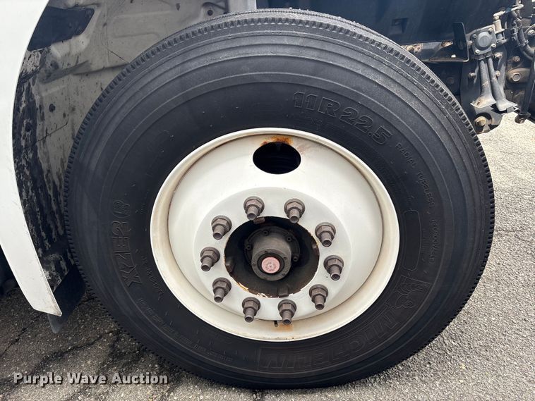 image for item ET8518 2017 Hino 268 box truck