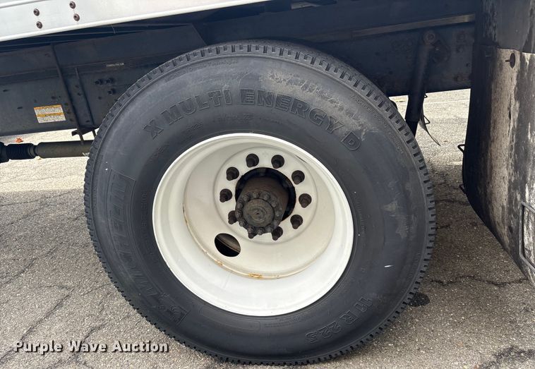 image for item ET8518 2017 Hino 268 box truck