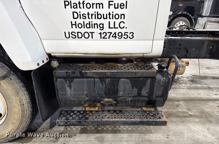 image for item EU2165 2009 Chevrolet C8500 truck cab and chassis