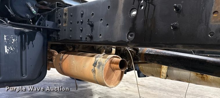 image for item EU2165 2009 Chevrolet C8500 truck cab and chassis