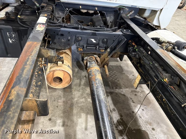 image for item EU2165 2009 Chevrolet C8500 truck cab and chassis