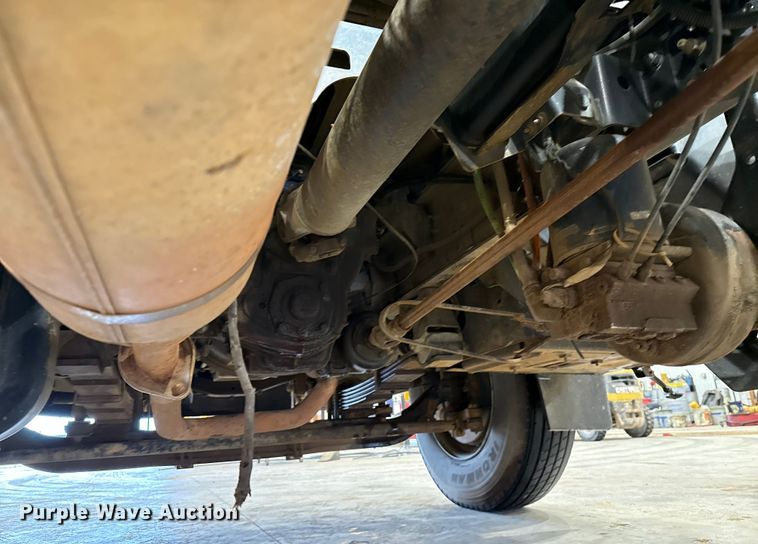 image for item EU2165 2009 Chevrolet C8500 truck cab and chassis