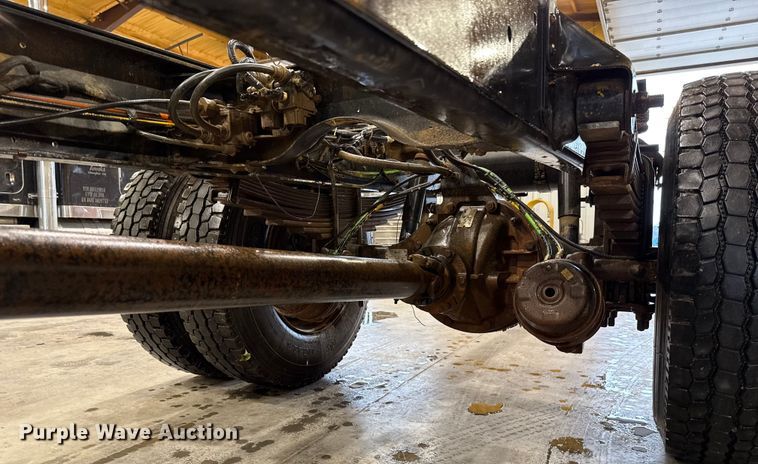 image for item EU2165 2009 Chevrolet C8500 truck cab and chassis