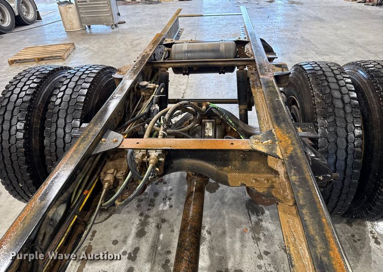 image for item EU2165 2009 Chevrolet C8500 truck cab and chassis