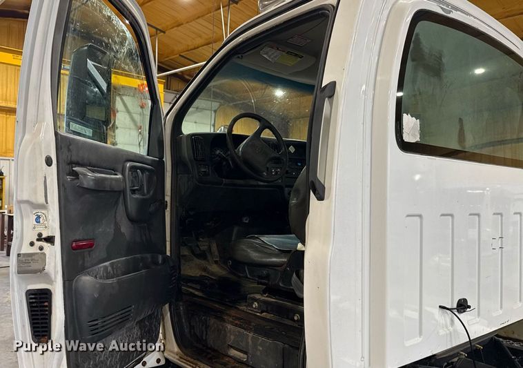 image for item EU2165 2009 Chevrolet C8500 truck cab and chassis