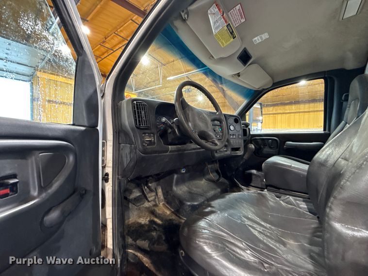 image for item EU2165 2009 Chevrolet C8500 truck cab and chassis