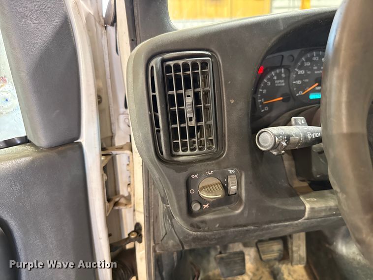 image for item EU2165 2009 Chevrolet C8500 truck cab and chassis