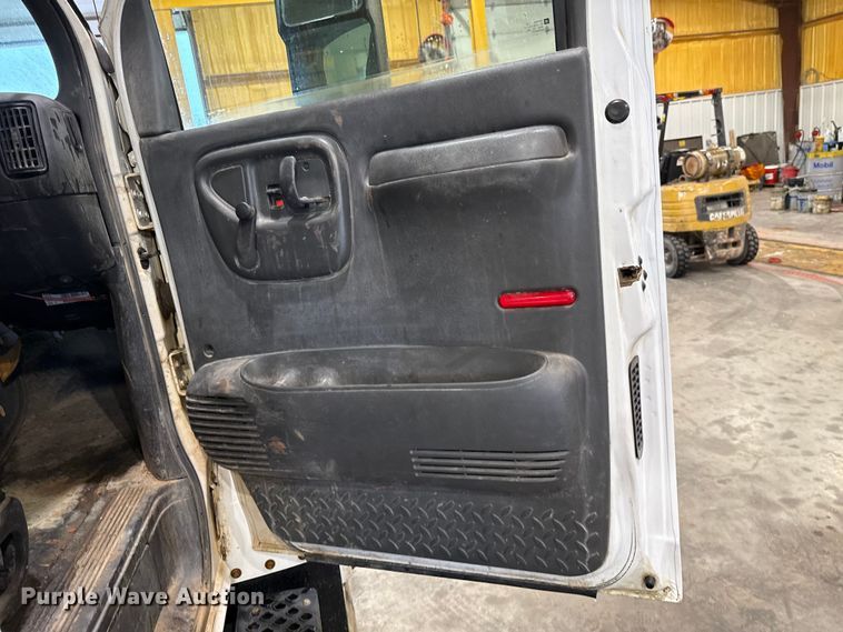image for item EU2165 2009 Chevrolet C8500 truck cab and chassis