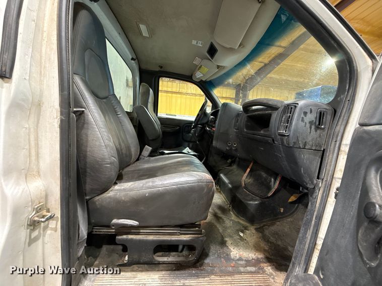 image for item EU2165 2009 Chevrolet C8500 truck cab and chassis