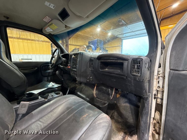 image for item EU2165 2009 Chevrolet C8500 truck cab and chassis