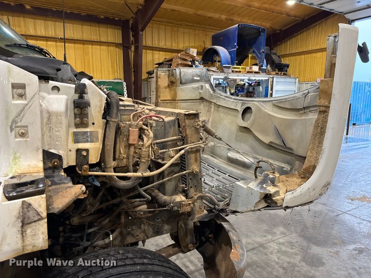 image for item EU2165 2009 Chevrolet C8500 truck cab and chassis