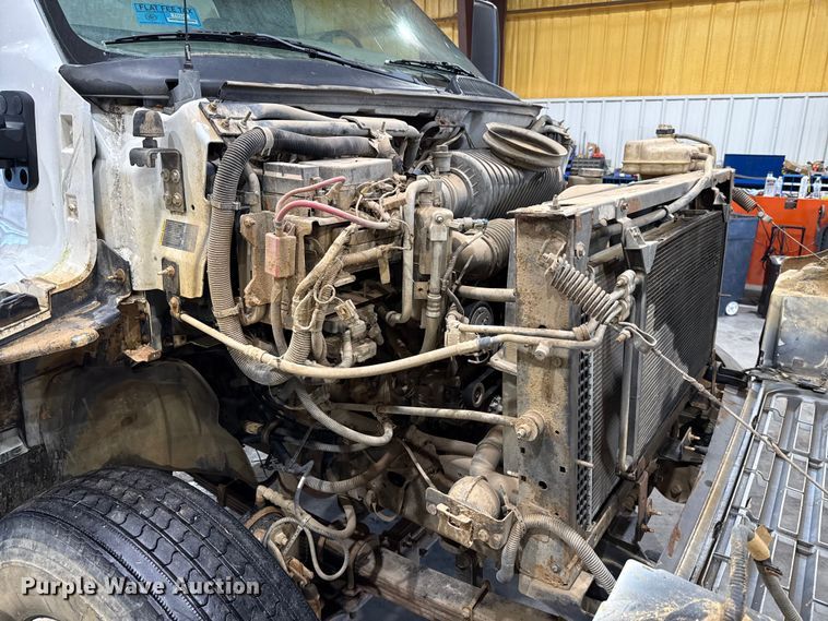 image for item EU2165 2009 Chevrolet C8500 truck cab and chassis