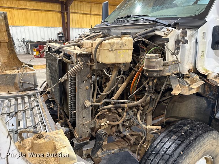 image for item EU2165 2009 Chevrolet C8500 truck cab and chassis