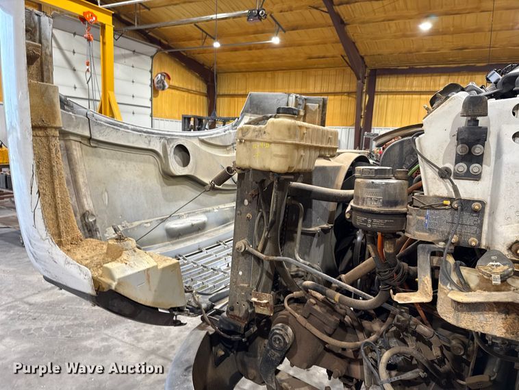 image for item EU2165 2009 Chevrolet C8500 truck cab and chassis