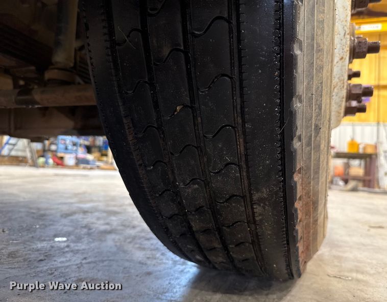 image for item EU2165 2009 Chevrolet C8500 truck cab and chassis