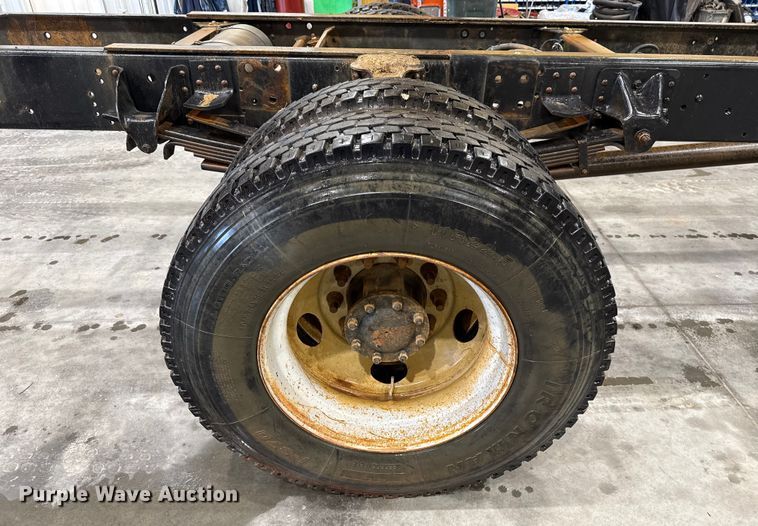 image for item EU2165 2009 Chevrolet C8500 truck cab and chassis