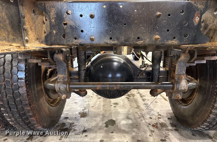 image for item EU2165 2009 Chevrolet C8500 truck cab and chassis