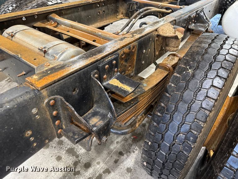 image for item EU2165 2009 Chevrolet C8500 truck cab and chassis