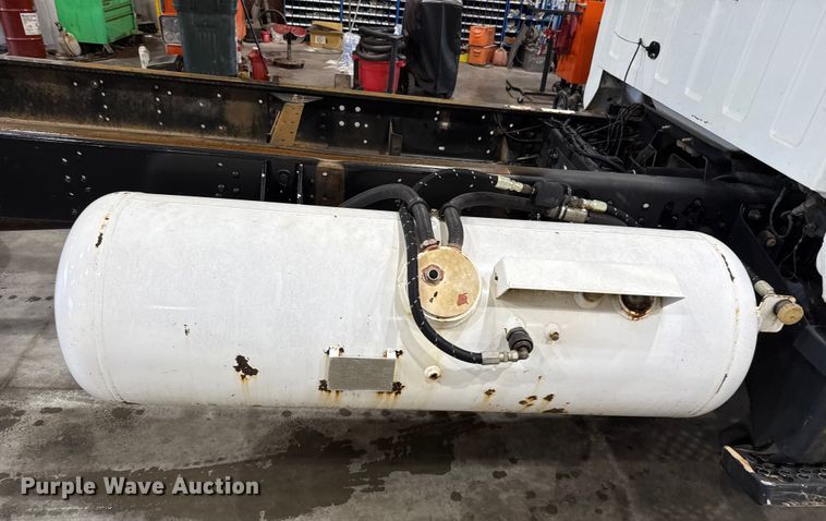 image for item EU2165 2009 Chevrolet C8500 truck cab and chassis