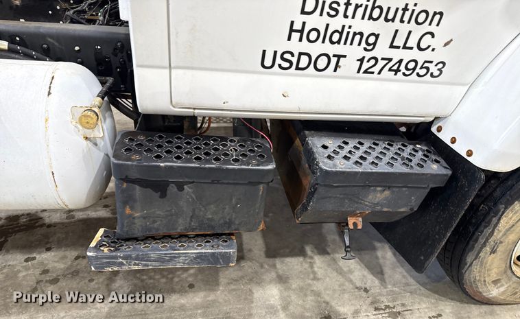 image for item EU2165 2009 Chevrolet C8500 truck cab and chassis