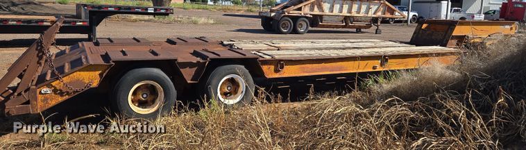 image for item EU3766 1981 Holden HLB37235 drop deck equipment trailer