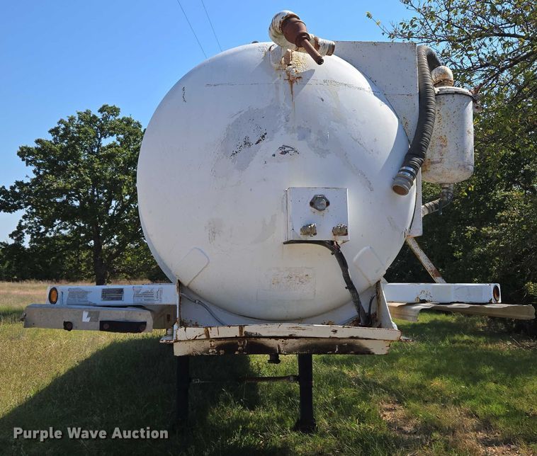 image for item EU3835 2011 Dragon Products, LTD 130BBL vacuum trailer