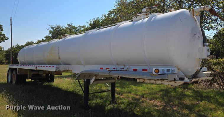 image for item EU3835 2011 Dragon Products, LTD 130BBL vacuum trailer