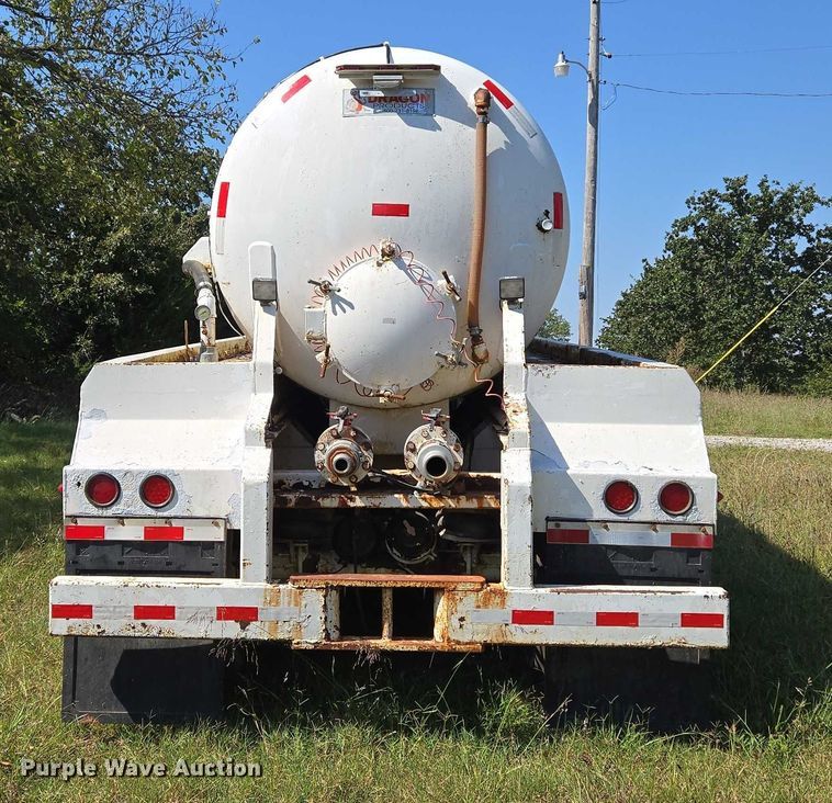 image for item EU3835 2011 Dragon Products, LTD 130BBL vacuum trailer