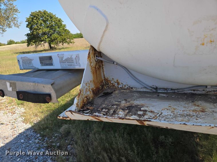 image for item EU3835 2011 Dragon Products, LTD 130BBL vacuum trailer