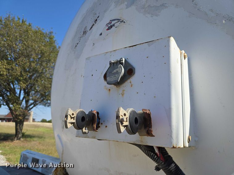 image for item EU3835 2011 Dragon Products, LTD 130BBL vacuum trailer